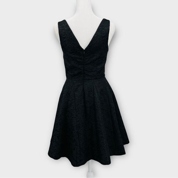 ERIN Erin Fetherston Fit and Flare V-Neck Jacquard Party Dress in Black Size 2 - Picture 4 of 8